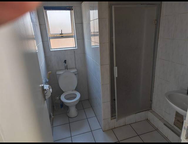 2 BEDROOM PROPERTY TO RENT IN OVERPORT
